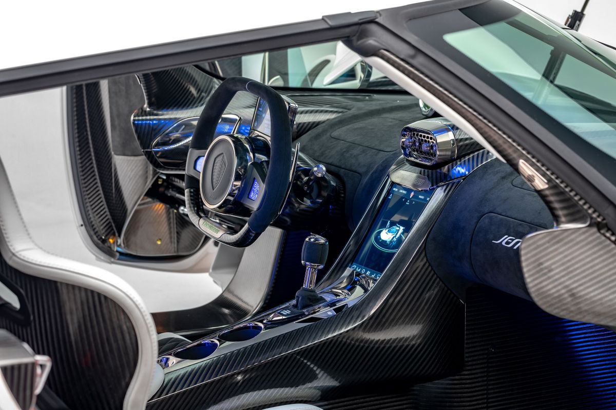 Koenigsegg Jesko 2020. Центральная консоль. Купе, 1 поколение