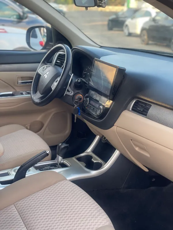 Mitsubishi Outlander 2nd hand, 2014