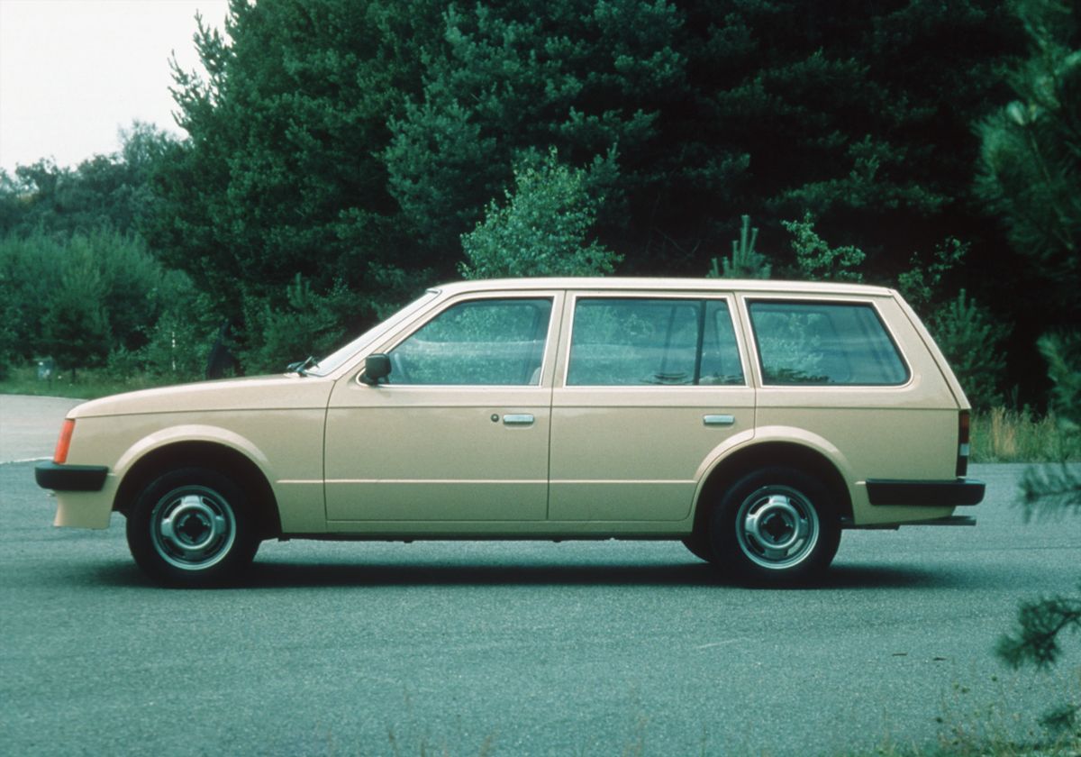 אופל קאדט 1979. מרכב, צורה. סטיישן 5 דלתות, 4 דור