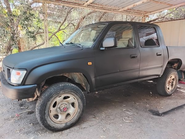 Toyota Hilux с пробегом, 2000, частная рука