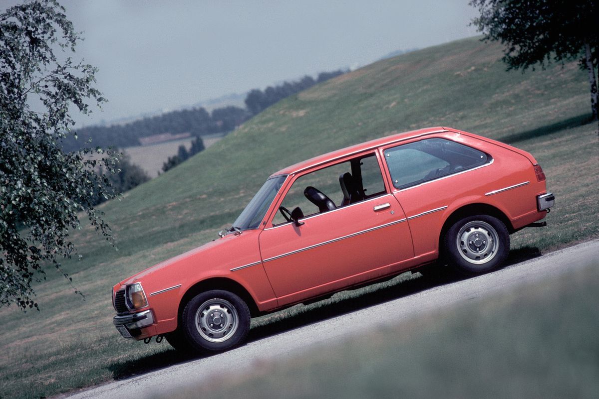 Mazda 323 Lantis 1977. Carrosserie, extérieur. Hatchback 3-portes, 1 génération