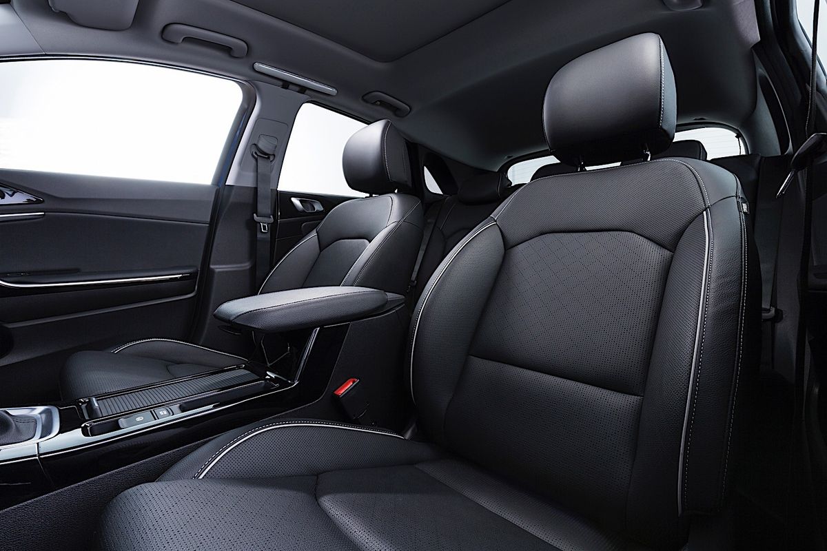 Kia Ceed 2018. Front seats. Hatchback 5-door, 3 generation