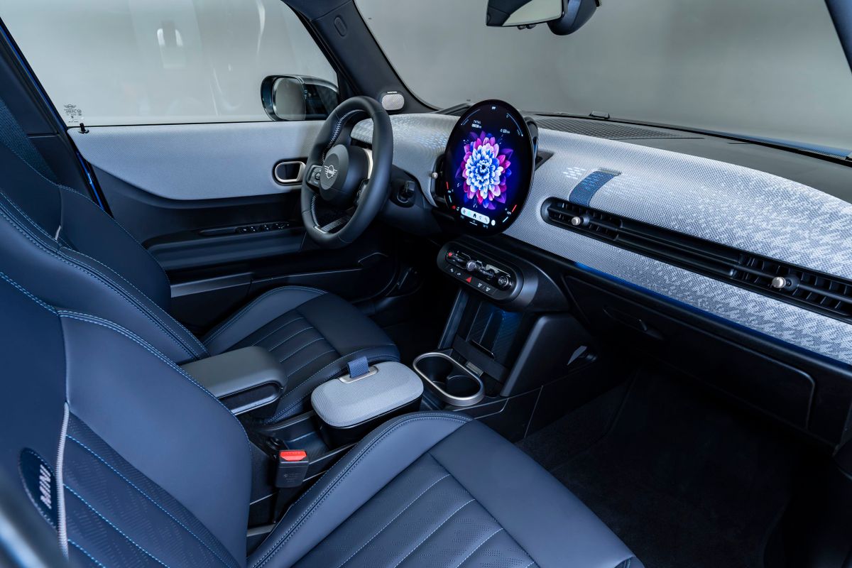 MINI Hatch 2023. Передние сидения. Мини 5 дверей, 4 поколение