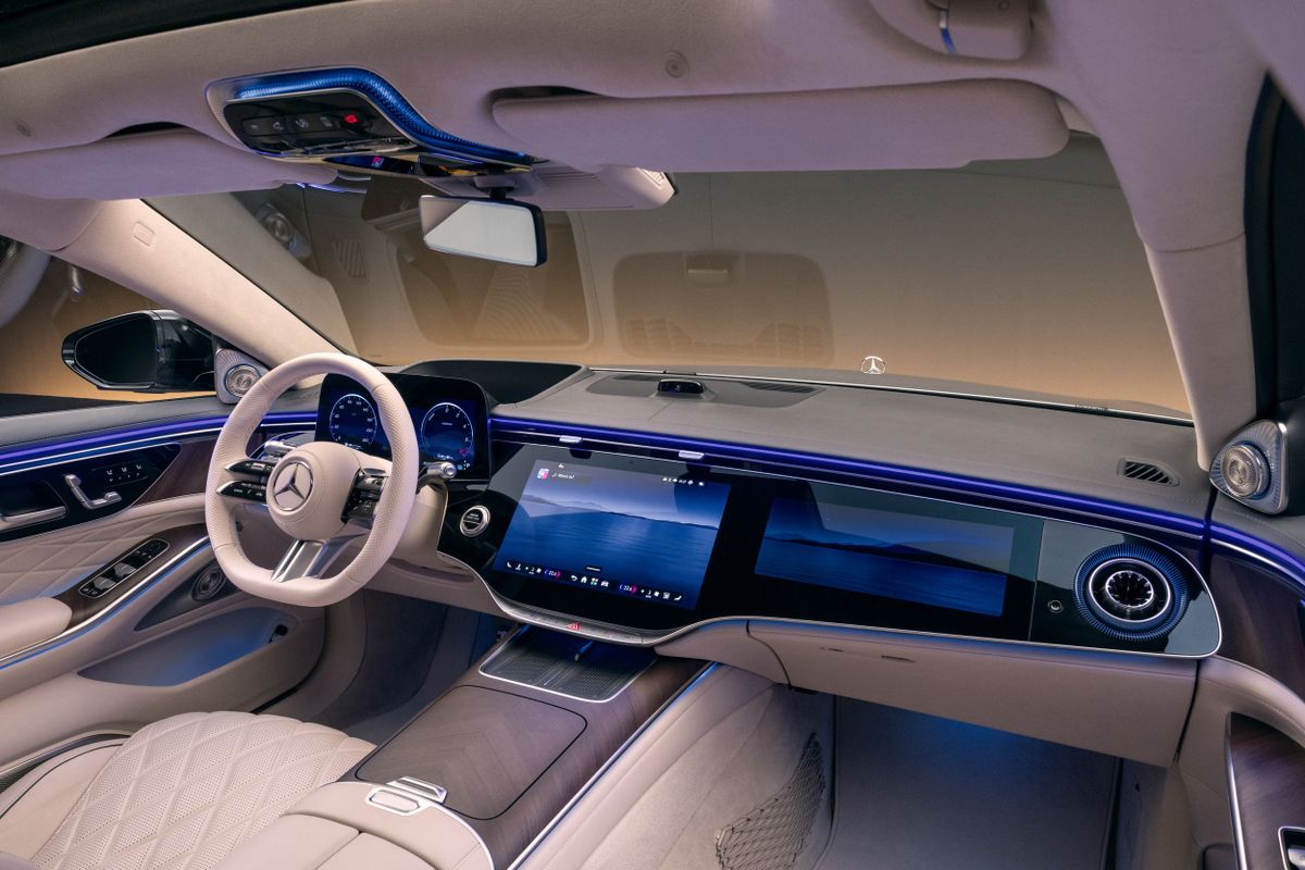 Mercedes S-Class. Панель приборов.