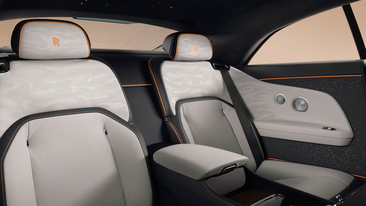 Rolls-Royce Spectre. Задние сидения.