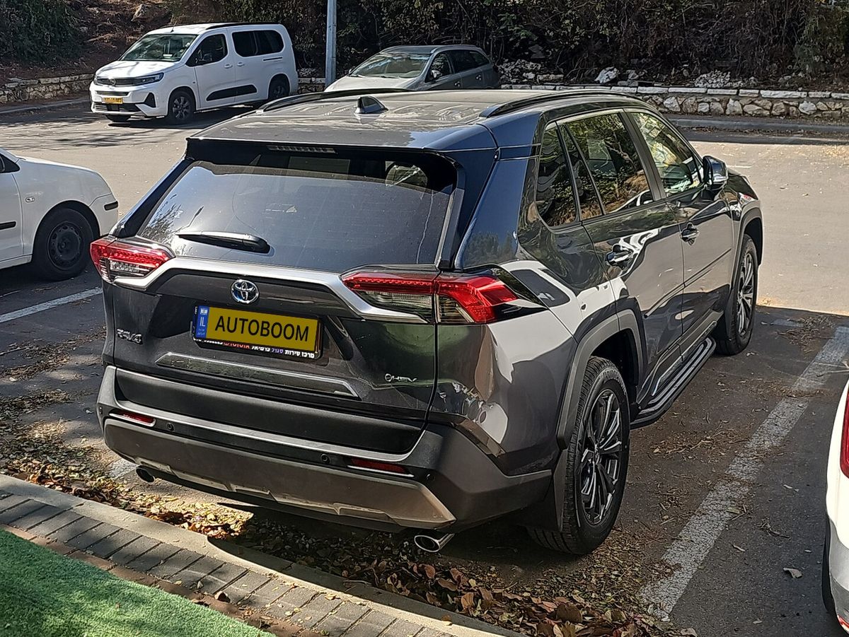Toyota RAV4 2nd hand, 2025, private
