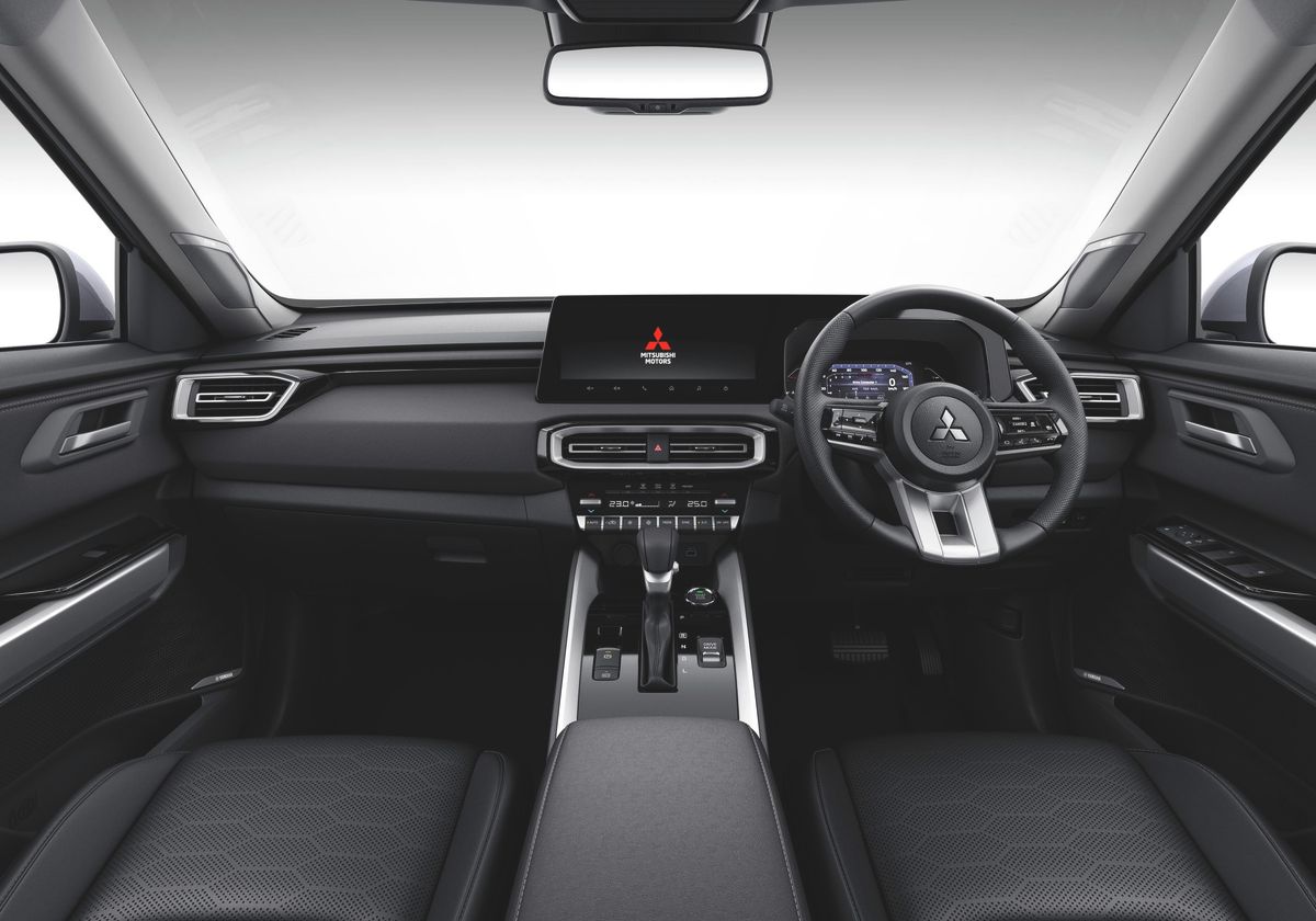 Mitsubishi Destinator 2025. Передние сидения. Внедорожник 5 дв., 1 поколение
