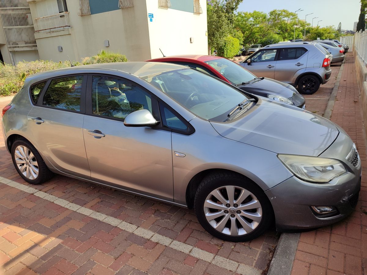 Opel Astra 2nd hand, 2011, private hand