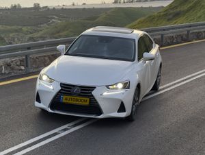 Lexus IS, 2018, фото