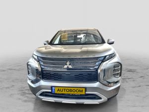 Mitsubishi Outlander, 2023, photo