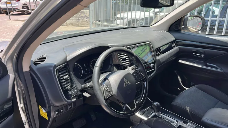 Mitsubishi Outlander 2nd hand, 2020