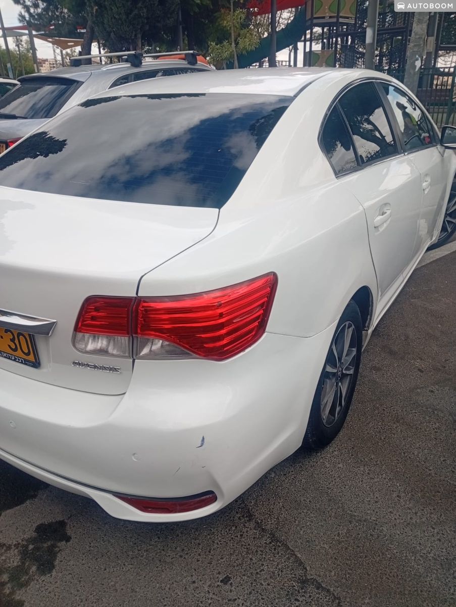 Toyota Avensis 2nd hand, 2014, private