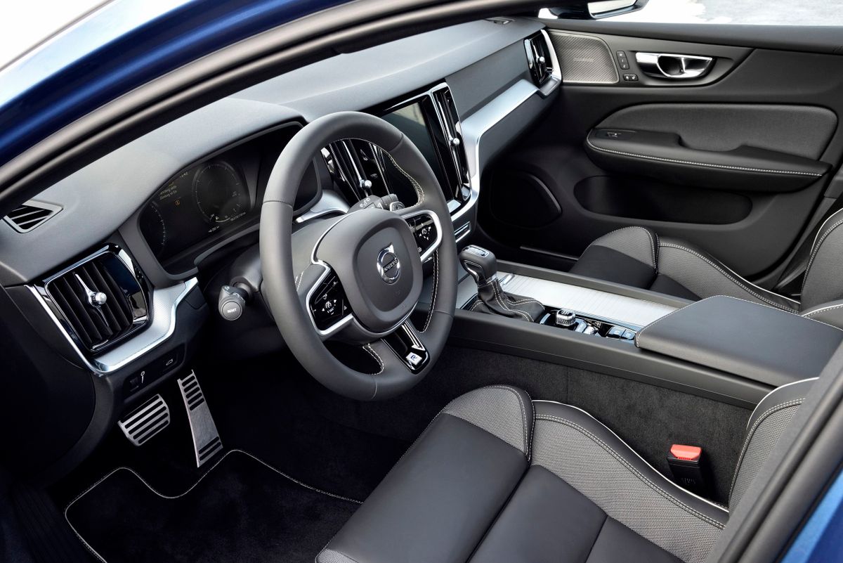 Volvo V60 2018. Front seats. Estate 5-door, 2 generation