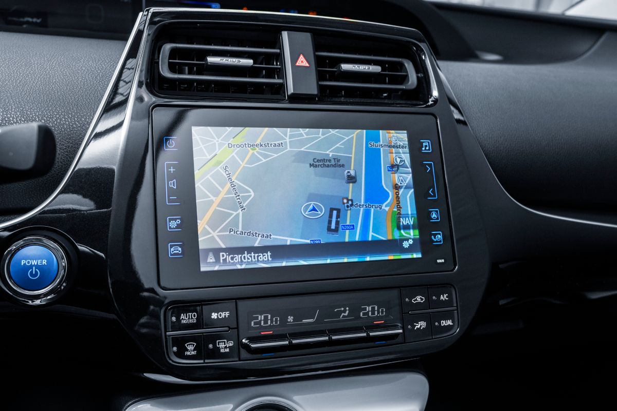 Toyota Prius Plug-In 2016. Système de navigation. Liftback, 4 génération