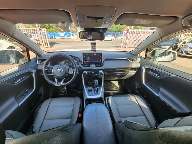 Toyota RAV4 с пробегом, 2019