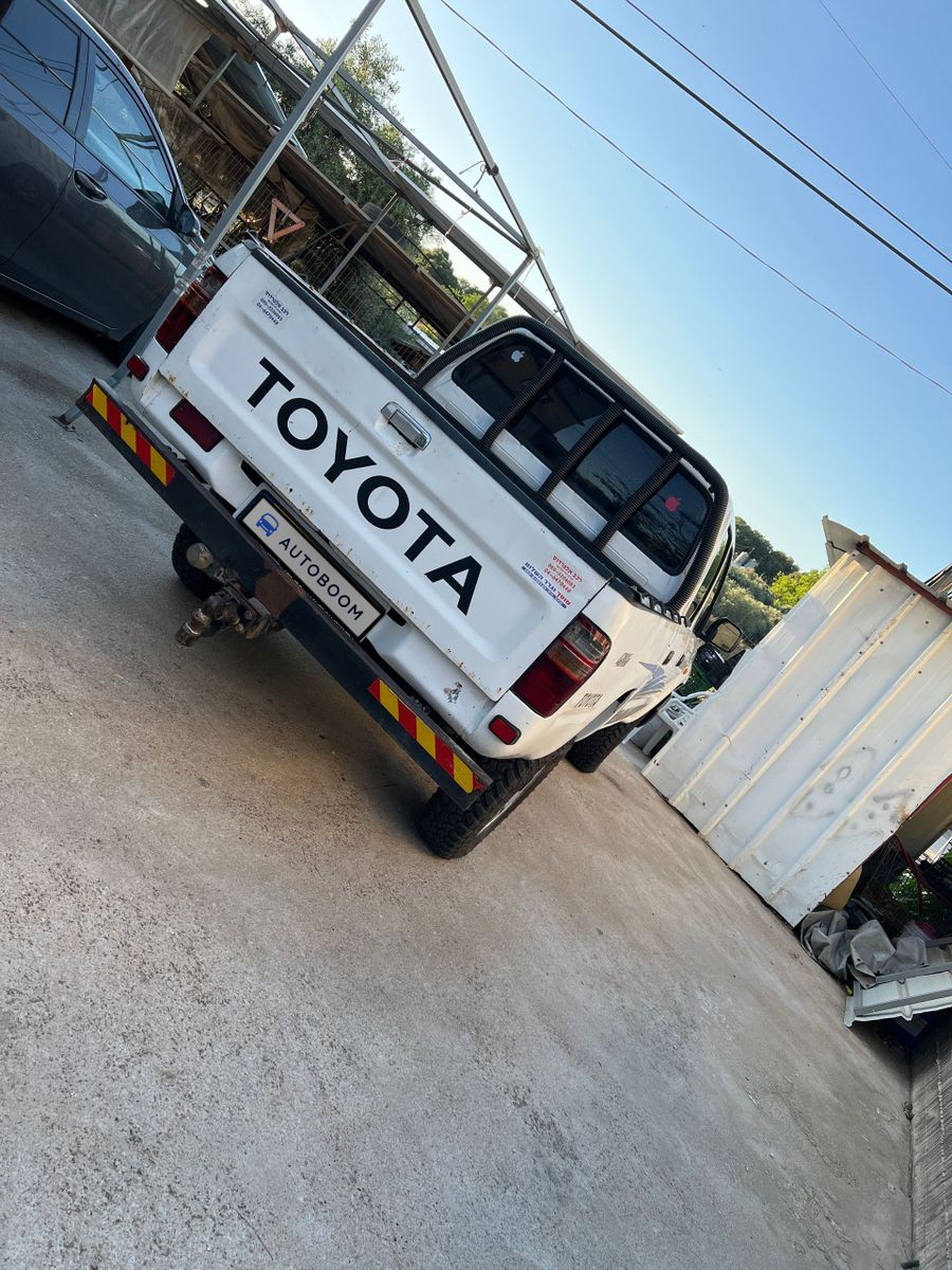 Toyota Hilux 2nd hand, 2006, private hand