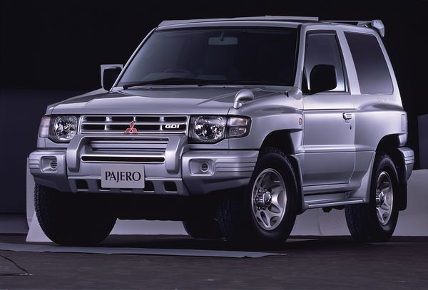 מיצובישי  פאג'רו 1997. מרכב, צורה. רכב שטח 3 דלתות, 2 דור, שדרוג