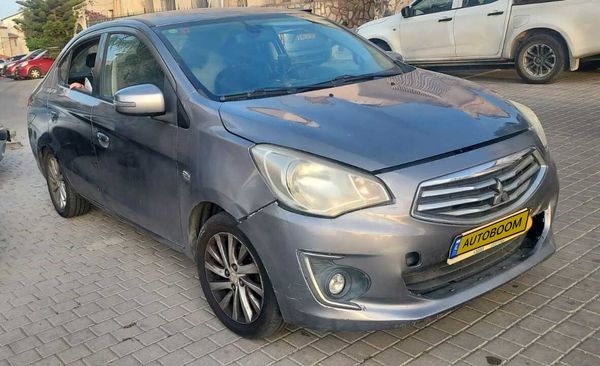 Mitsubishi Attrage с пробегом, 2015, частная рука