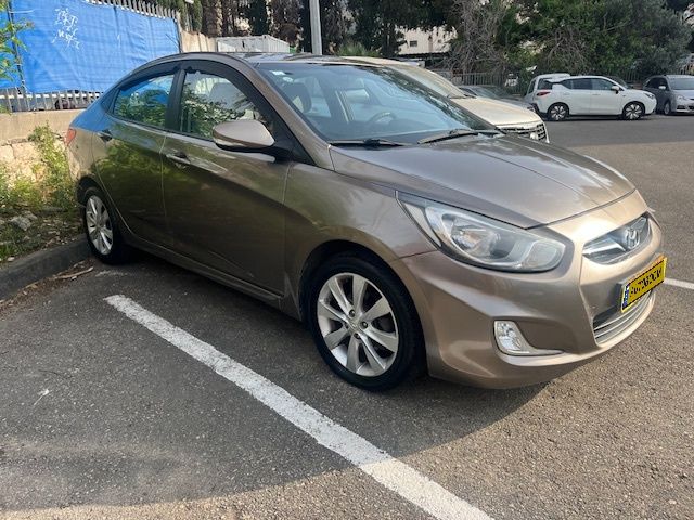 Hyundai i25 2ème main, 2012