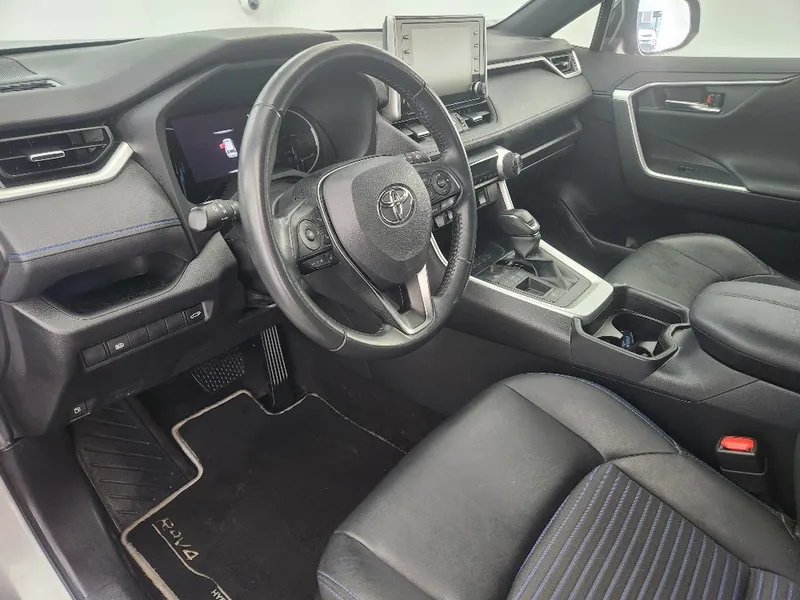 Toyota RAV4 с пробегом, 2022