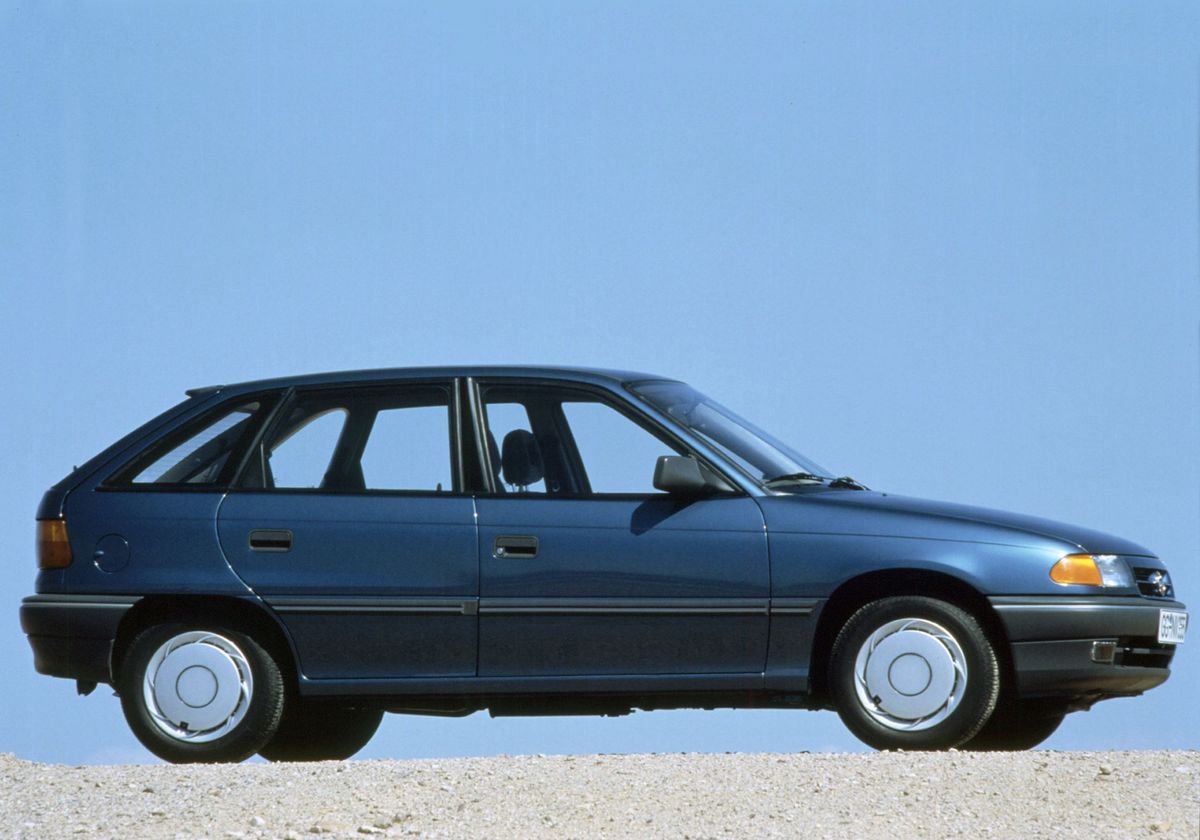 אופל אסטרה ‏1991. מרכב, צורה. האצ'בק 5 דלתות, 1 דור
