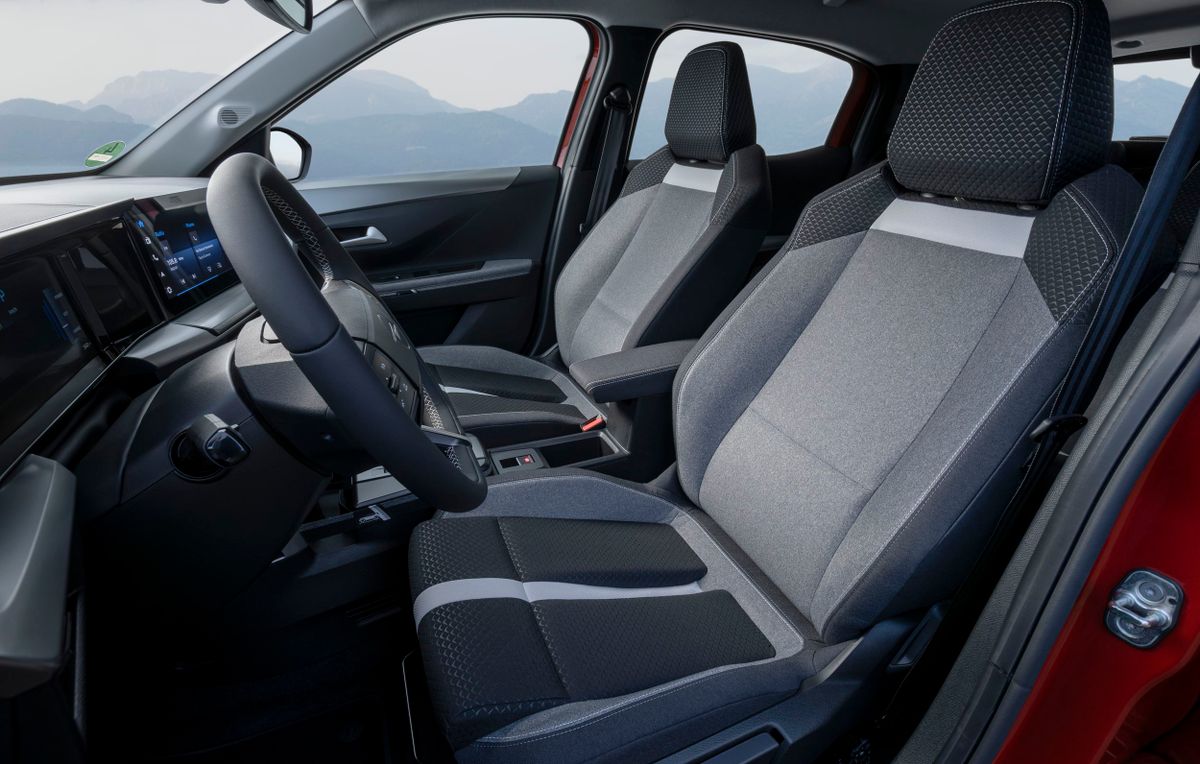 Opel Frontera 2024. Передние сидения. Внедорожник 5 дв., 3 поколение