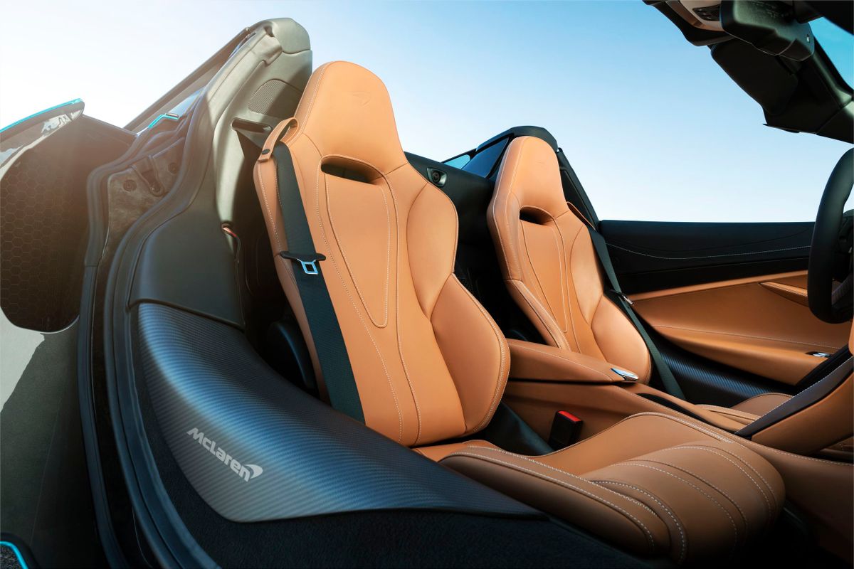 Макларен 720S 2019. Передние сидения. Родстер, 1 поколение