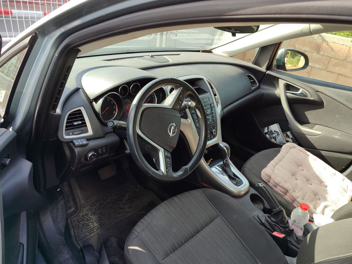 Opel Astra 2nd hand, 2011, private hand