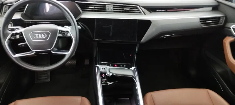 Audi Q8 e-tron с пробегом, 2022, частная рука