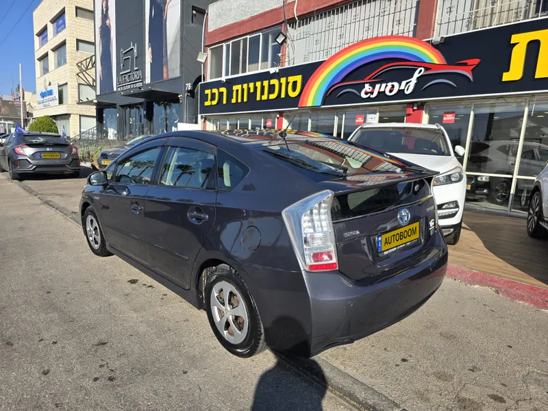Toyota Prius с пробегом, 2014