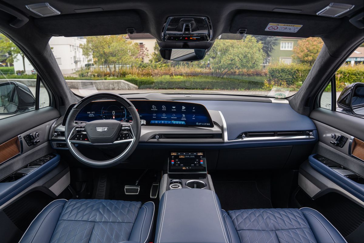Cadillac Vistiq 2024. Передние сидения. SUV 5 дв., 1 поколение