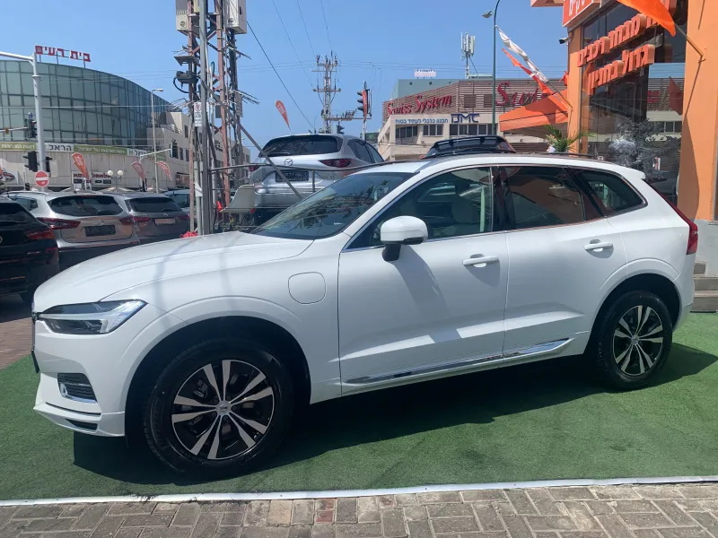 Volvo XC60 new car, 2021