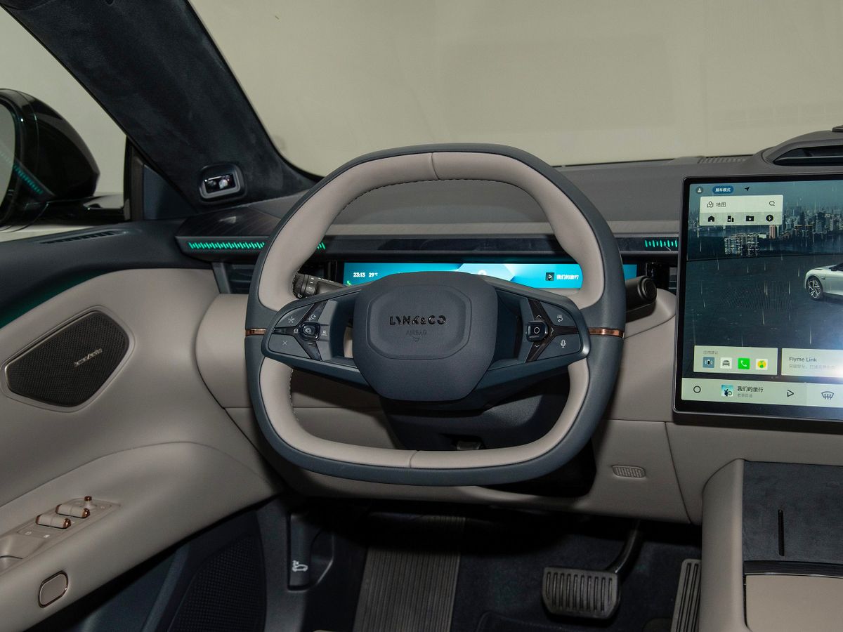 Lynk & Co Z10 2024. Руль. Седан, 1 поколение