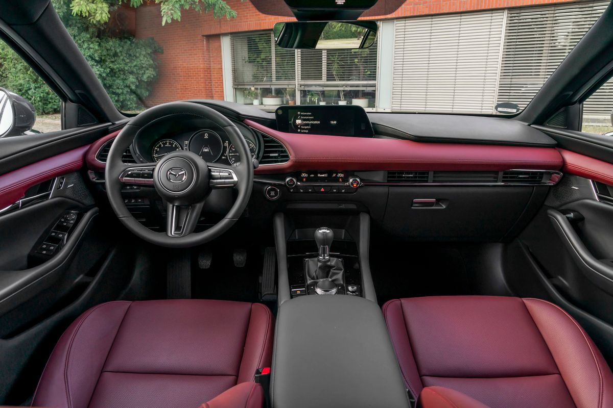 Mazda 3 2018. Передние сидения. Хэтчбек 5 дв., 4 поколение
