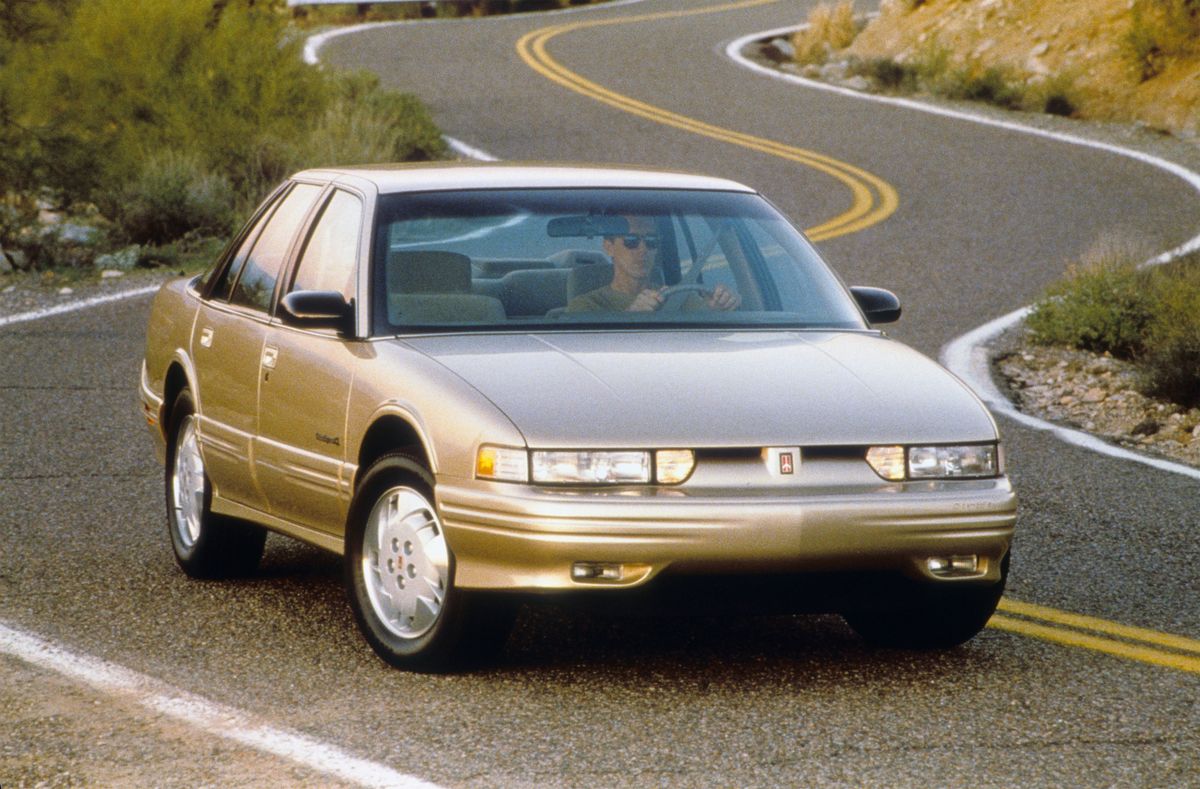 Oldsmobile Cutlass Supreme 1988. Bodywork, Exterior. Sedan, 1 generation