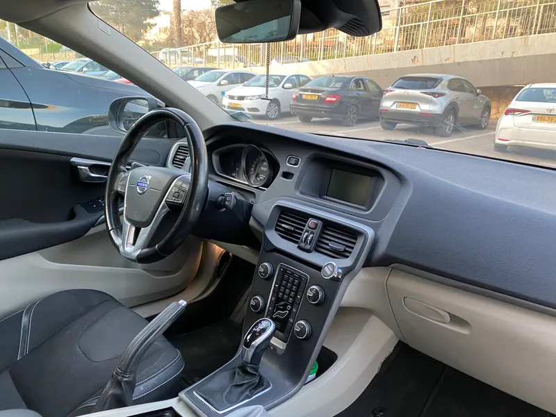 Volvo V40 2nd hand, 2015, private hand