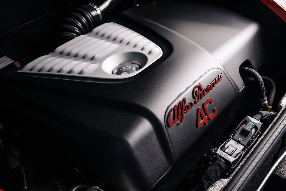 Альфа Ромео 4C 2013. Двигатель. Купе, 1 поколение