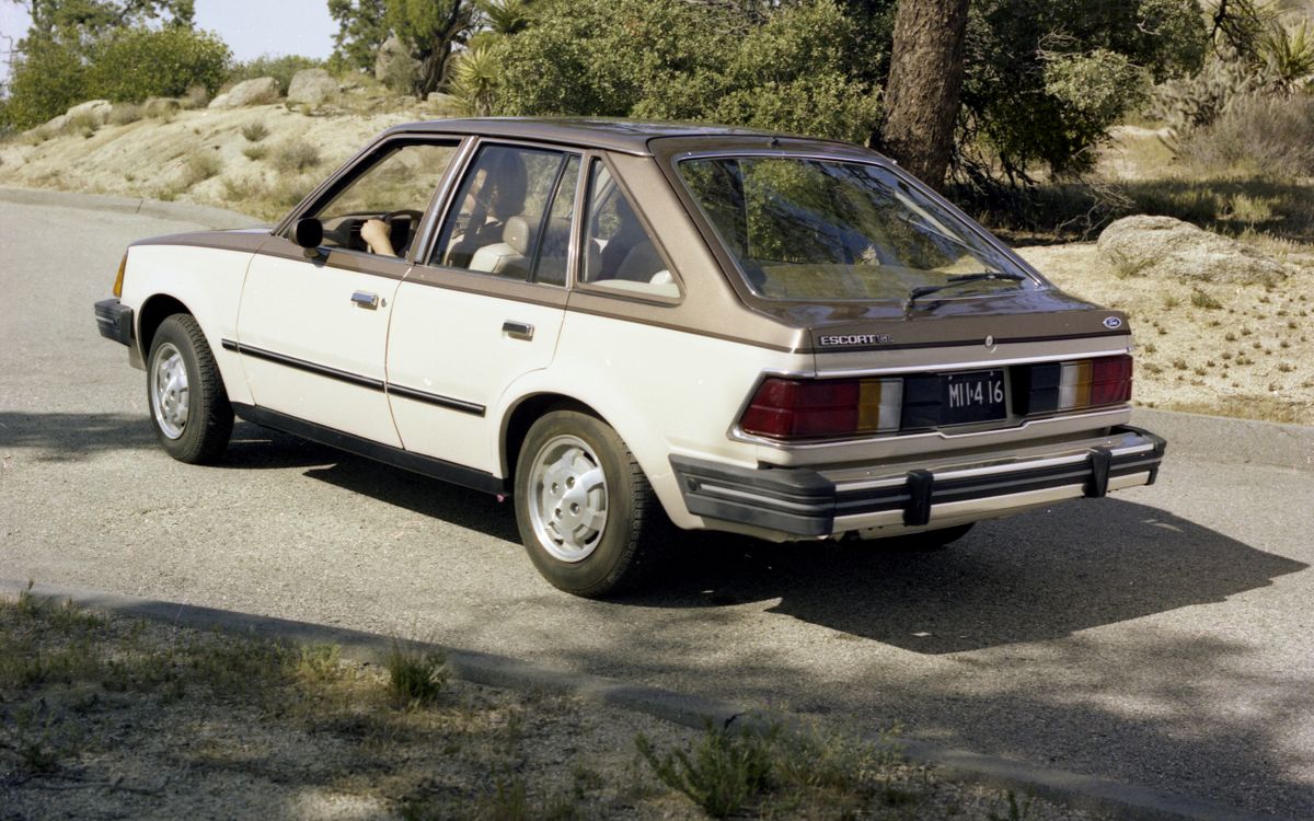 פורד אסקורט (צפון אמריקה) ‏1980. מרכב, צורה. האצ'בק 5 דלתות, 1 דור