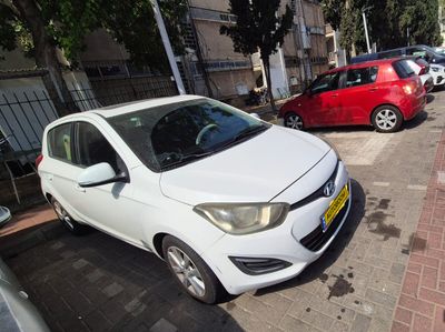 יונדאי i20 יד 2 רכב, 2014, פרטי