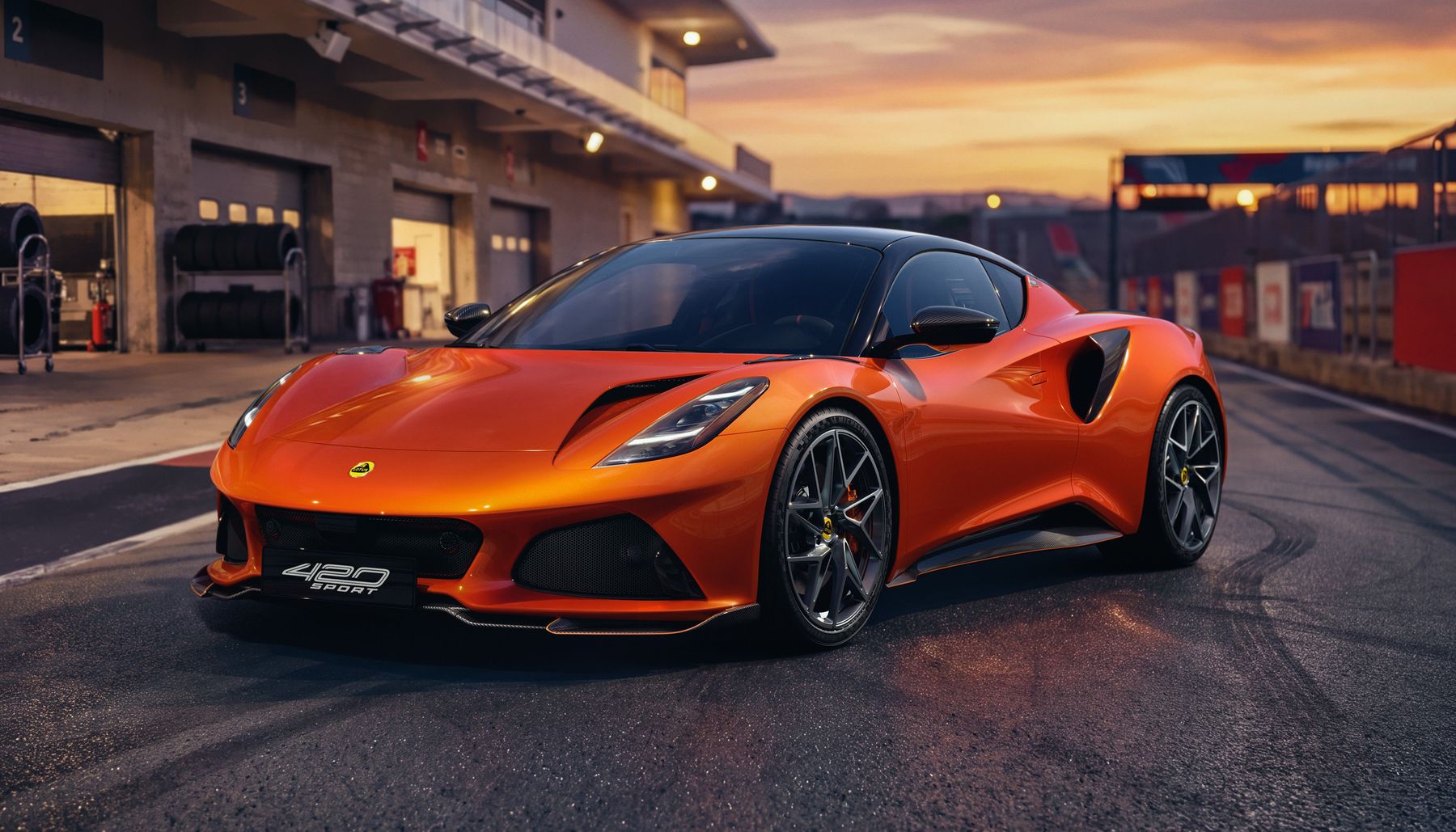 Lotus Emira. Кузов.
