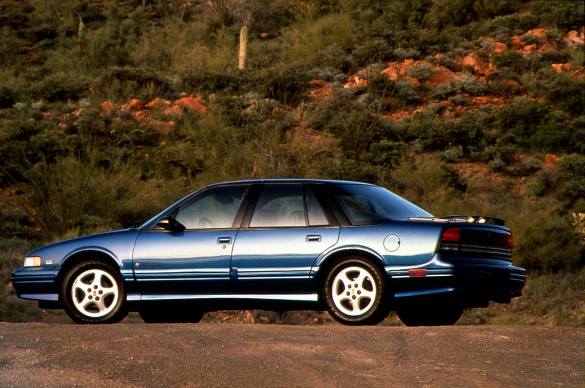 Oldsmobile Cutlass Supreme 1988. Bodywork, Exterior. Sedan, 1 generation