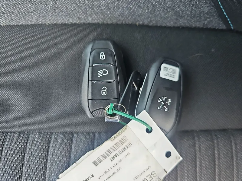 Peugeot 5008 2nd hand, 2023