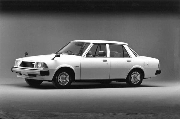 Mazda Capella 1978. Carrosserie, extérieur. Berline, 2 génération