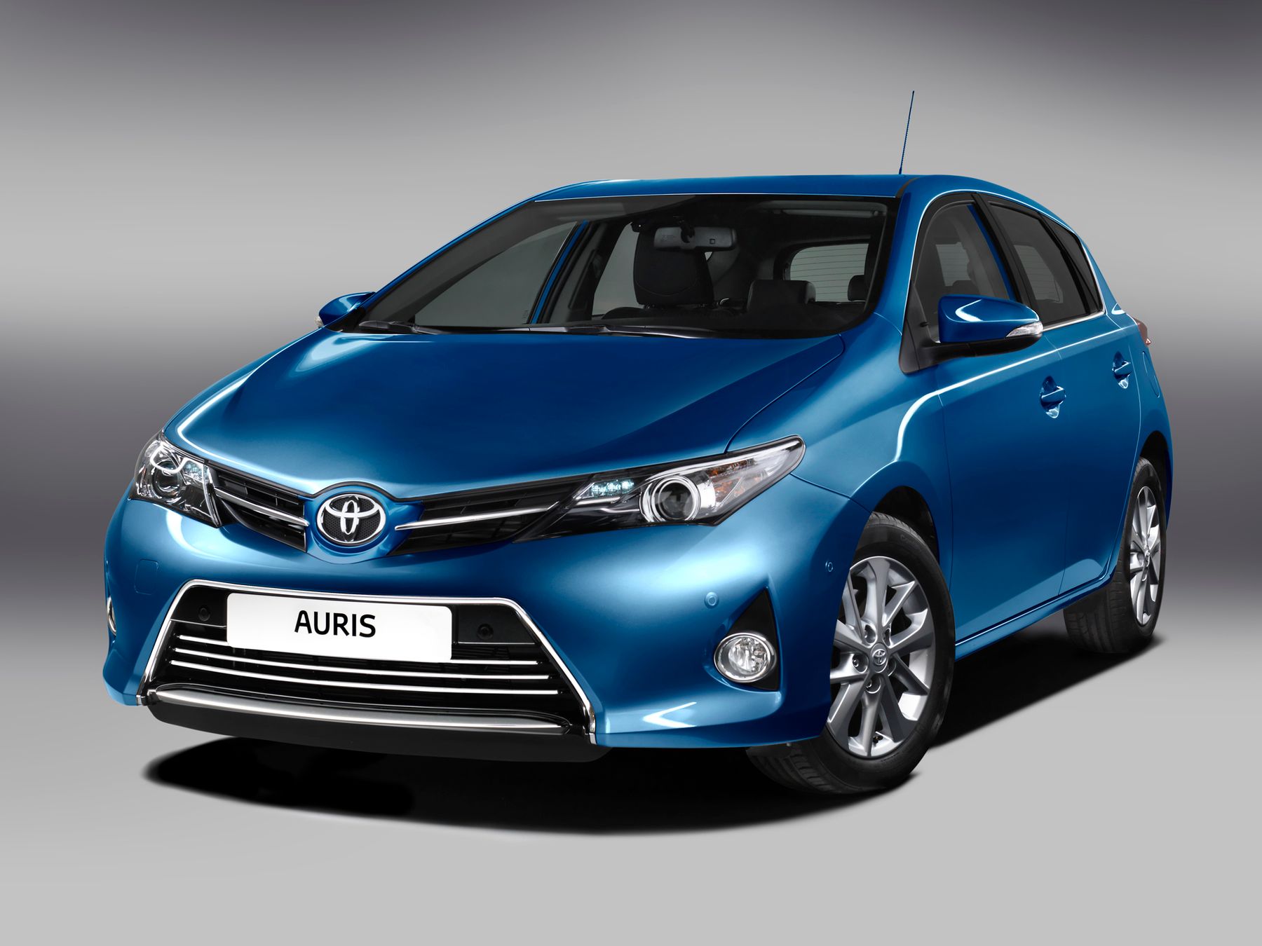 Ключевые системы защиты вашей семьи в Toyota Auris