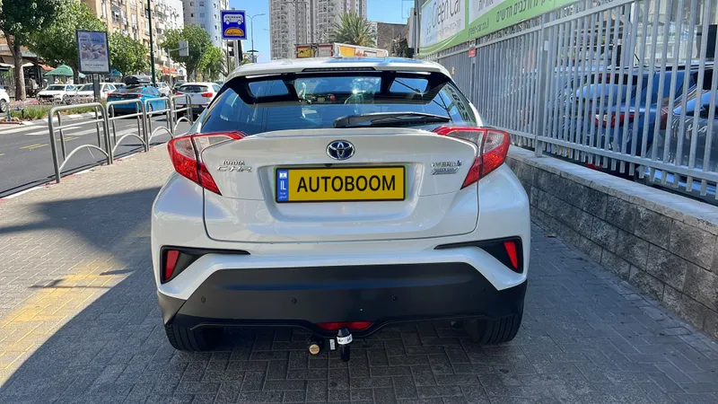 Toyota C-HR с пробегом, 2019