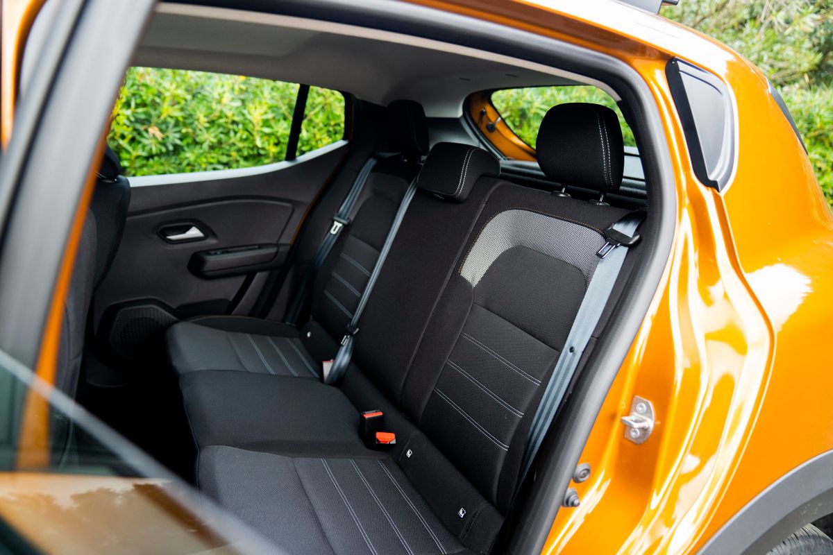 Dacia Sandero Stepway 2020. Задние сидения. Мини 5 дверей, 3 поколение