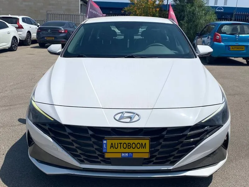 Hyundai Elantra с пробегом, 2022
