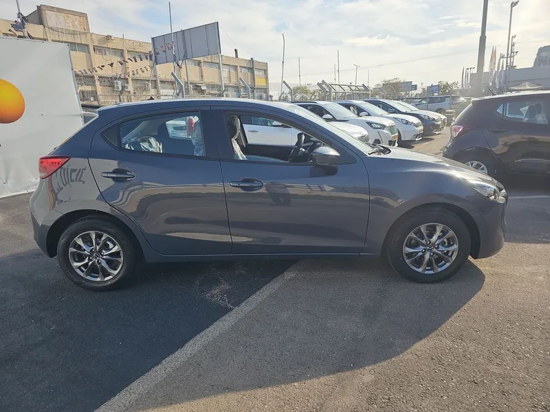 Mazda 2 nouvelle voiture, 2025