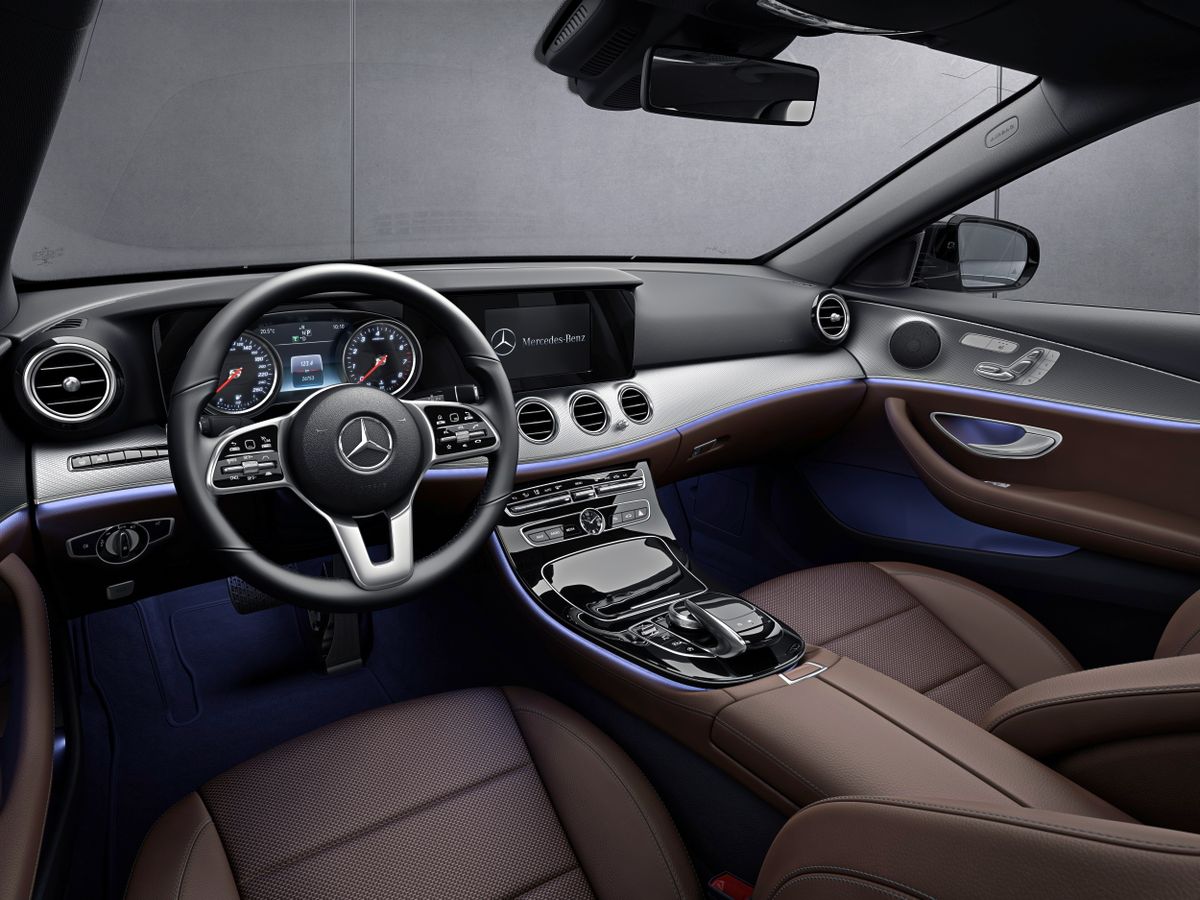 Mercedes E-Class 2016. Siéges avants. Berline, 5 génération
