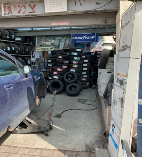 Tires David Yaniv. Photo 2